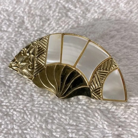 Vintage Jewelry - Vintage Gold Tone  W Abalone Inlay Fan Pin Brooch